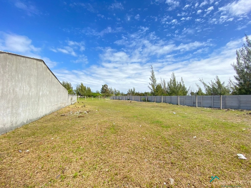 Terrenos com 900m².: 5ª foto da galeria de imagens do imóvel