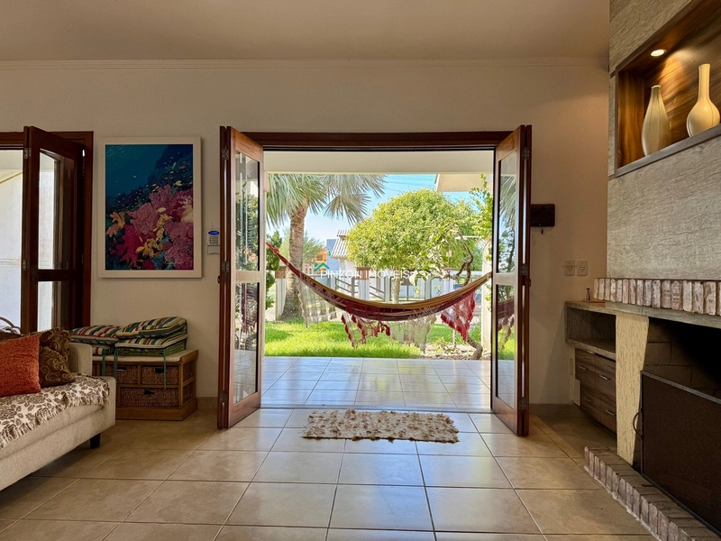 CASA A 150 METROS DA PRAIA: 11ª foto da galeria de imagens do imóvel