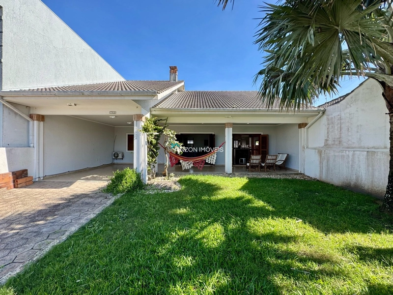 CASA A 150 METROS DA PRAIA: 1ª foto da galeria de imagens do imóvel