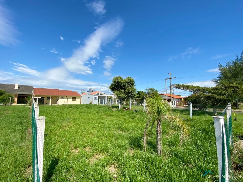 Terreno no centro de Atlântida Sul.: 3ª foto da galeria de imagens do imóvel