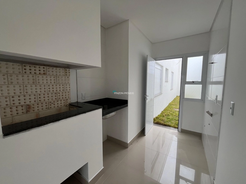 CASA A 450 METROS DA PRAIA.: 5ª foto da galeria de imagens do imóvel