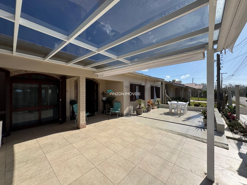 CASA COM PISCINA: 2ª foto da galeria de imagens do imóvel