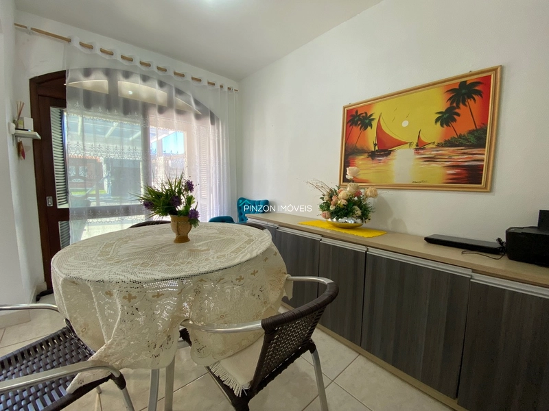 CASA COM PISCINA: 5ª foto da galeria de imagens do imóvel