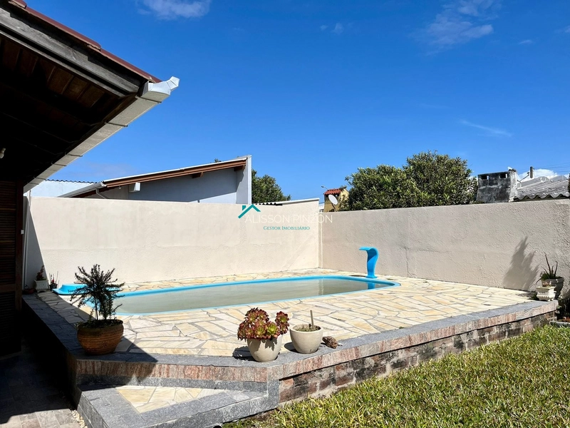 CASA COM PISCINA: 2ª foto da galeria de imagens do imóvel