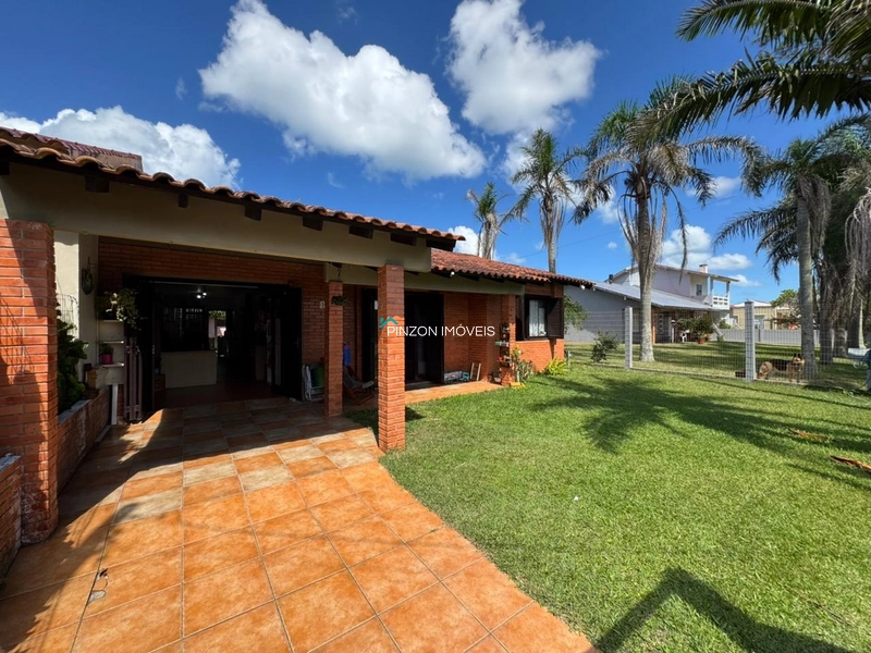 CASA A 350M DA PRAIA EM ATLÂNTIDA SUL: 2ª foto da galeria de imagens do imóvel