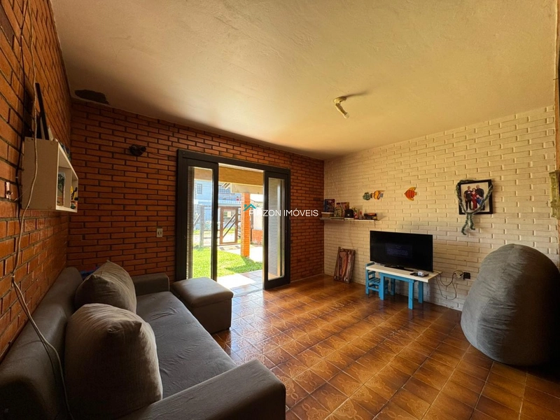 CASA A 350M DA PRAIA EM ATLÂNTIDA SUL: 4ª foto da galeria de imagens do imóvel