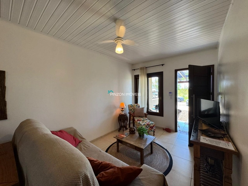 CASA GEMINADA EM ATLÂNTIDA SUL: 13ª foto da galeria de imagens do imóvel