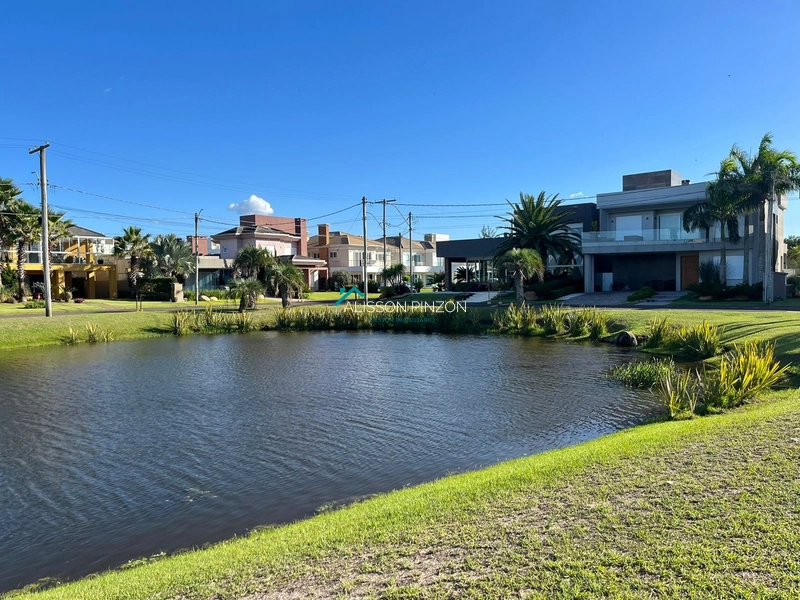 Casa de luxo em condomínio beira mar Atlântico Villas Club.: 3ª foto da galeria de imagens do imóvel