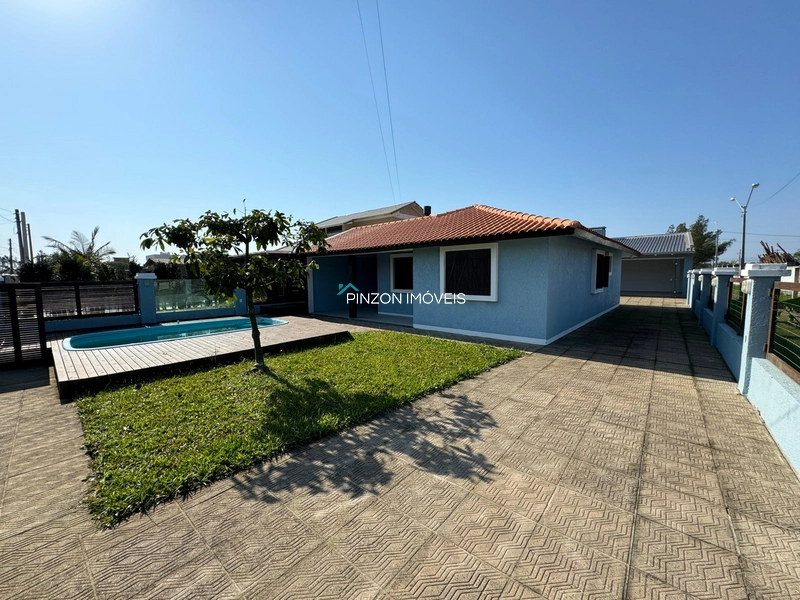 CASA COM PISCINA EM XANGRI-LÁ: 1ª foto da galeria de imagens do imóvel