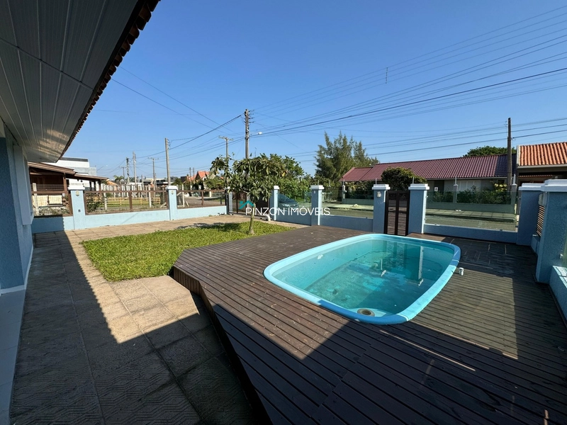 CASA COM PISCINA EM XANGRI-LÁ: 2ª foto da galeria de imagens do imóvel