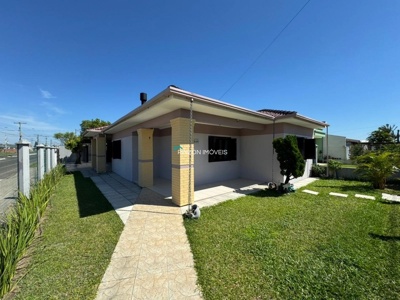 Casa a 350m da praia.