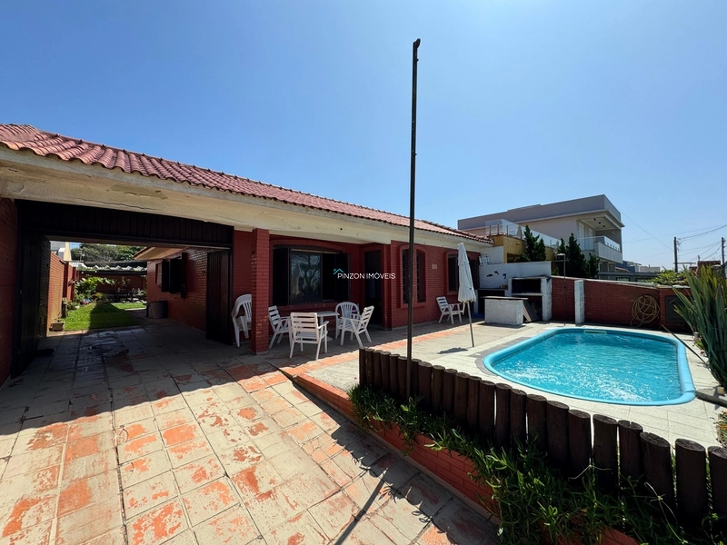 Propriedade com piscina em Xangri-lá.: 2ª foto da galeria de imagens do imóvel