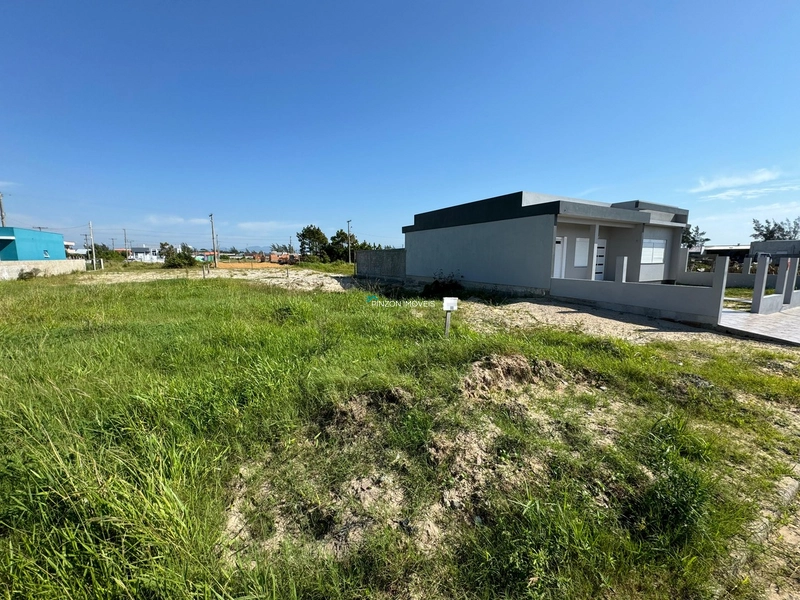 Terreno a 650m da praia em ótima localização.: 1ª foto da galeria de imagens do imóvel