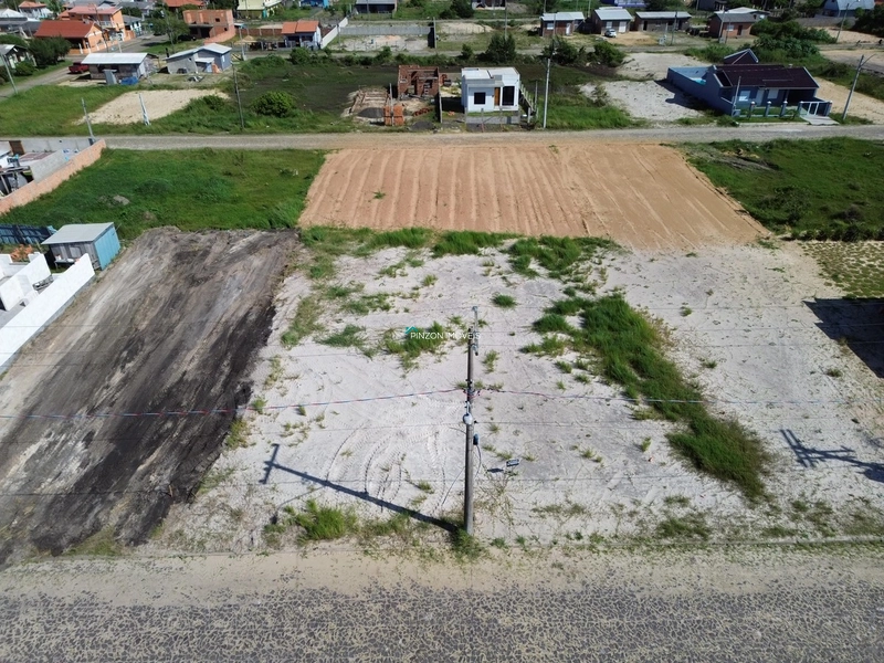 Terrenos com 600m² de área total.: 4ª foto da galeria de imagens do imóvel