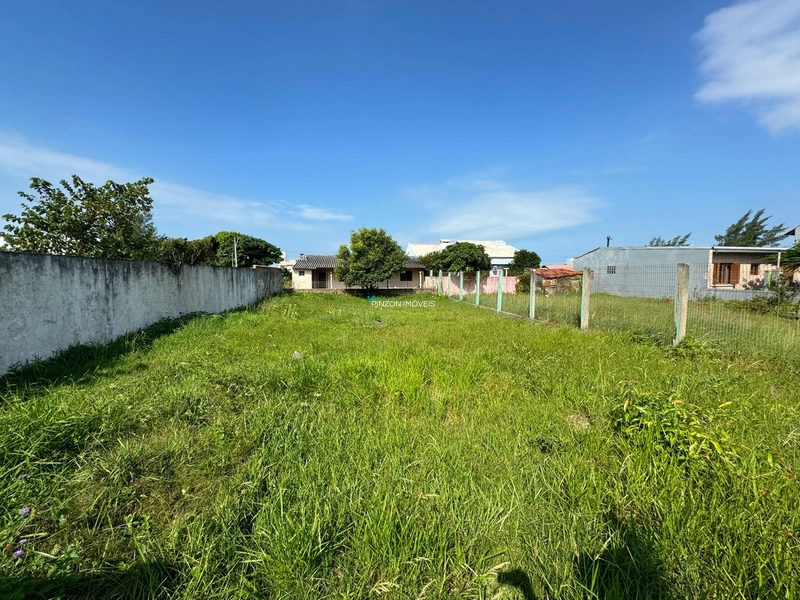 Terreno localizado em região de moradores.: 1ª foto da galeria de imagens do imóvel