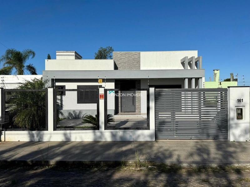 CASA COM PISCINA PRÓXIMA DA PRAIA: 1ª foto da galeria de imagens do imóvel