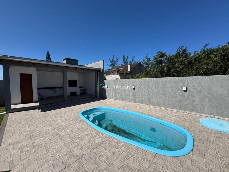 CASA COM PISCINA EM ATLÂNTIDA SUL: 3ª foto da galeria de imagens do imóvel