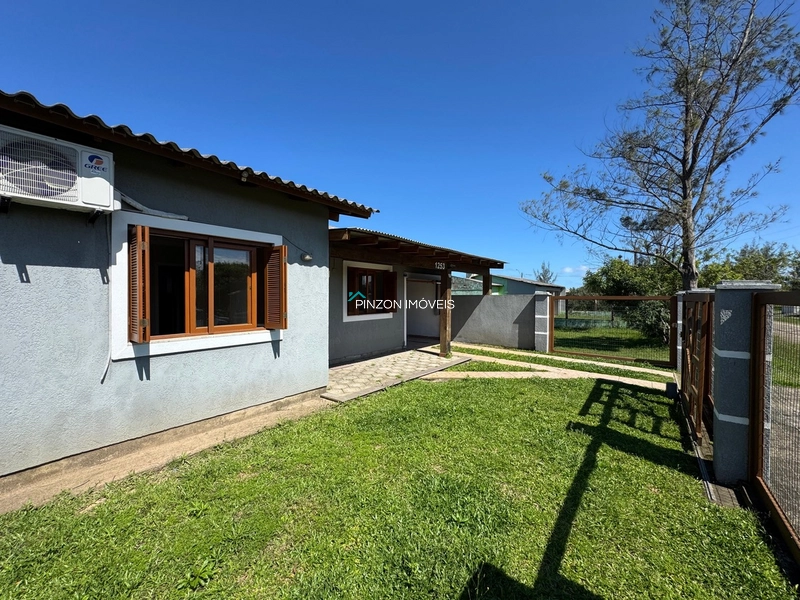 CASA COM PISCINA EM ATLÂNTIDA SUL: 2ª foto da galeria de imagens do imóvel