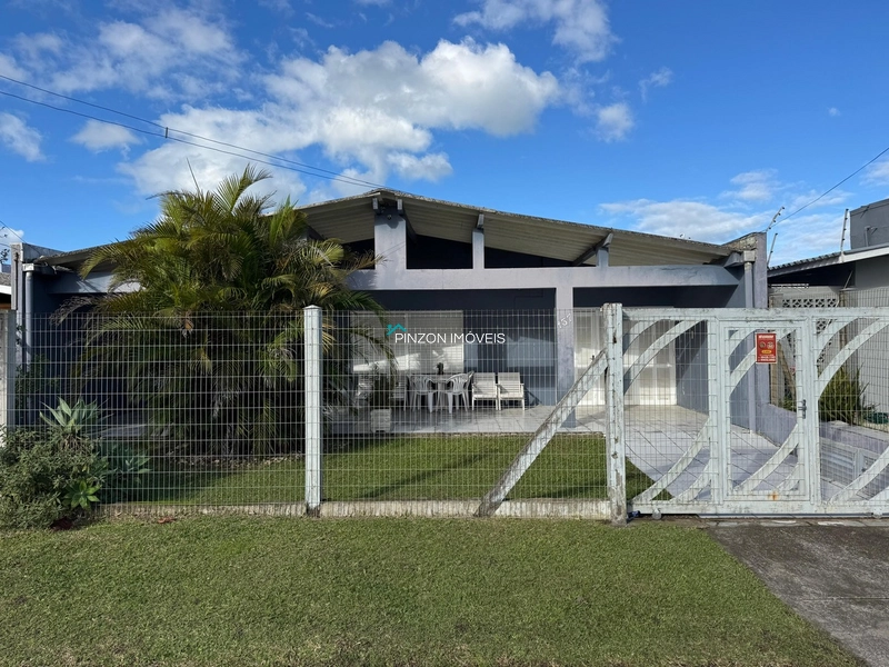 CASA COM PISCINA PRÓXIMA DA PRAIA: 2ª foto da galeria de imagens do imóvel