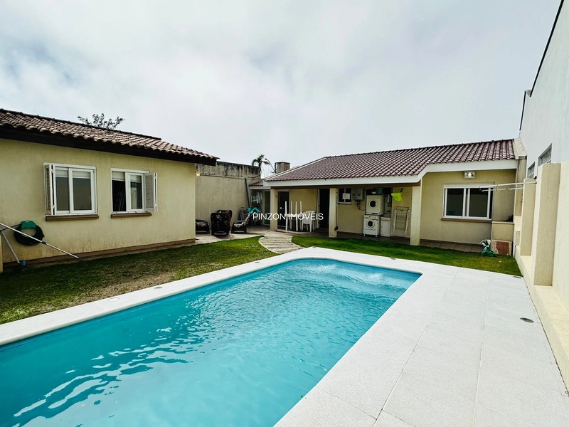 CASA COM PISCINA A 200M DA PRAIA: 2ª foto da galeria de imagens do imóvel
