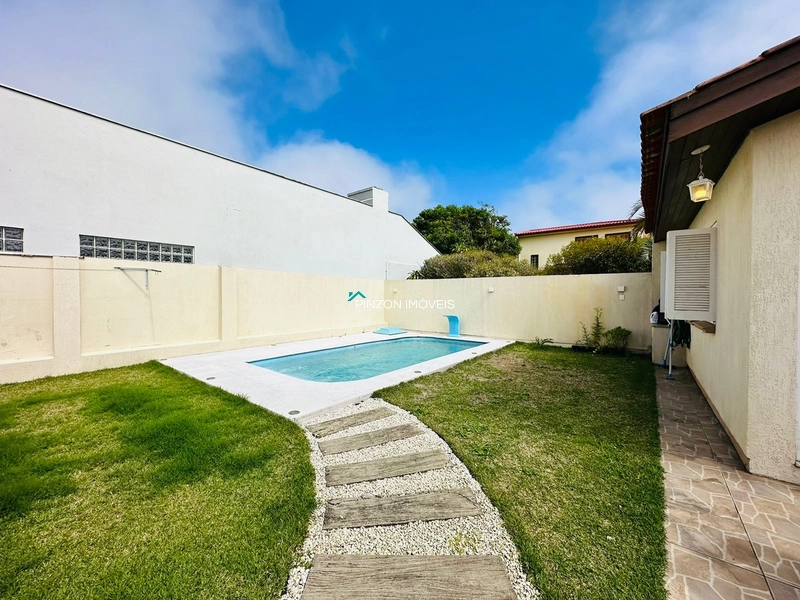 CASA COM PISCINA A 200M DA PRAIA: 3ª foto da galeria de imagens do imóvel