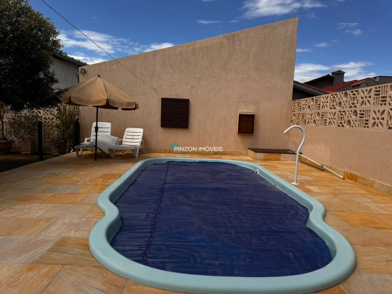 CASA COM DOIS TERRENOS E PISCINA A 50M DA PRAIA: 4ª foto da galeria de imagens do imóvel