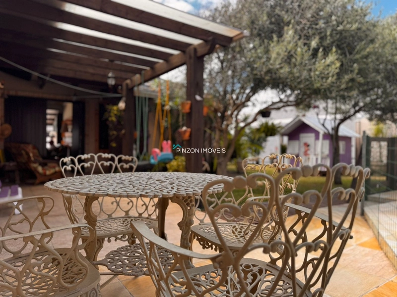 CASA COM DOIS TERRENOS E PISCINA A 50M DA PRAIA: 2ª foto da galeria de imagens do imóvel