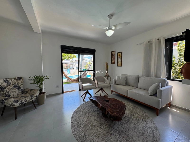 CASA COM PISCINA PRÓXIMA AO CENTRO DE ATLÂNTIDA SUL: 7ª foto da galeria de imagens do imóvel