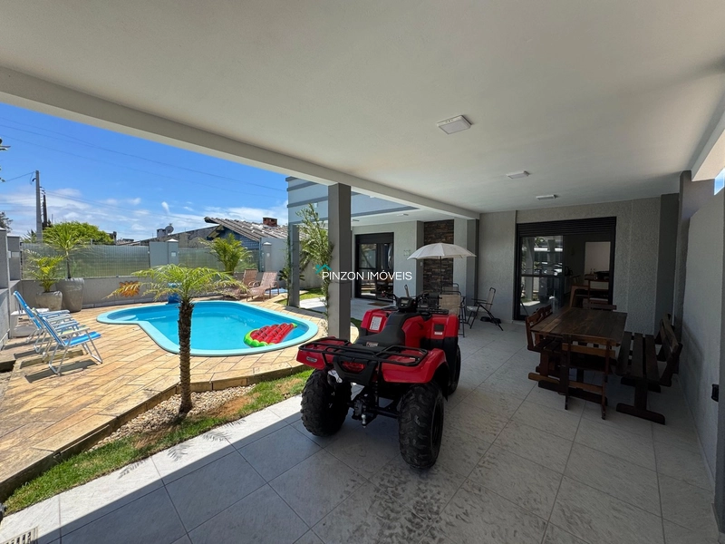 CASA COM PISCINA PRÓXIMA AO CENTRO DE ATLÂNTIDA SUL: 5ª foto da galeria de imagens do imóvel