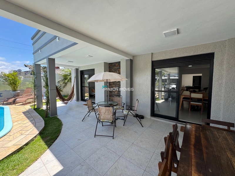 CASA COM PISCINA PRÓXIMA AO CENTRO DE ATLÂNTIDA SUL: 4ª foto da galeria de imagens do imóvel