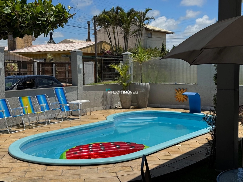 CASA COM PISCINA PRÓXIMA AO CENTRO DE ATLÂNTIDA SUL: 2ª foto da galeria de imagens do imóvel