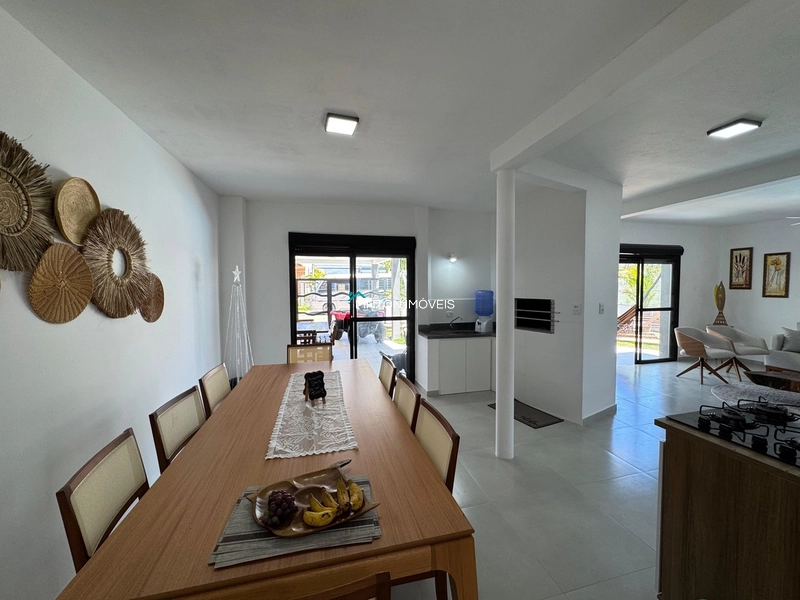 CASA COM PISCINA PRÓXIMA AO CENTRO DE ATLÂNTIDA SUL: 10ª foto da galeria de imagens do imóvel