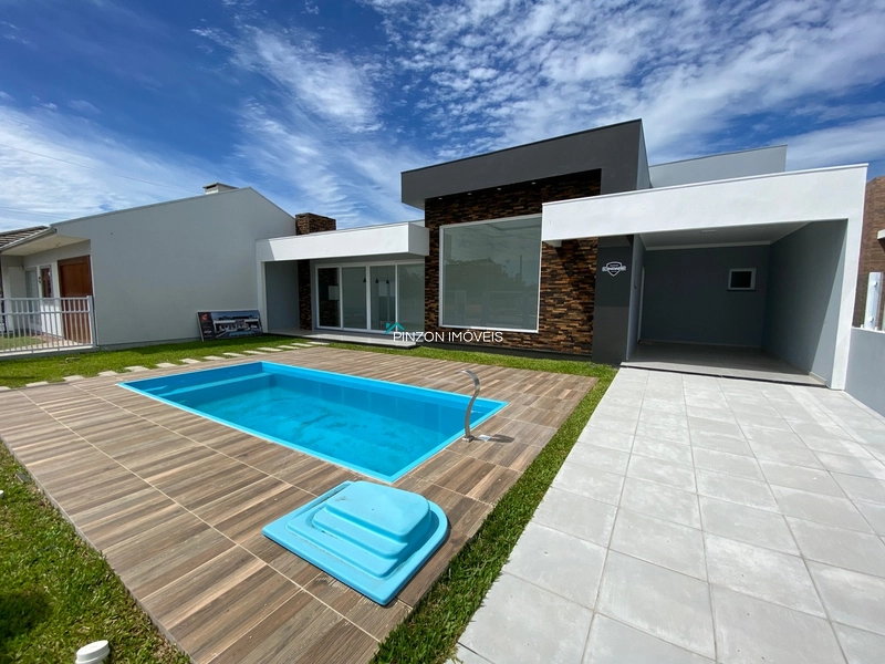 CASA COM PISCINA EM ARROIO DO SAL: 1ª foto da galeria de imagens do imóvel