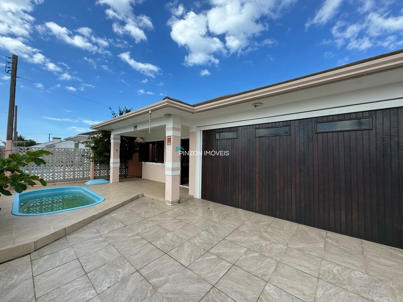 CASA COM PISCINA A 150M DO MAR: 2ª foto da galeria de imagens do imóvel