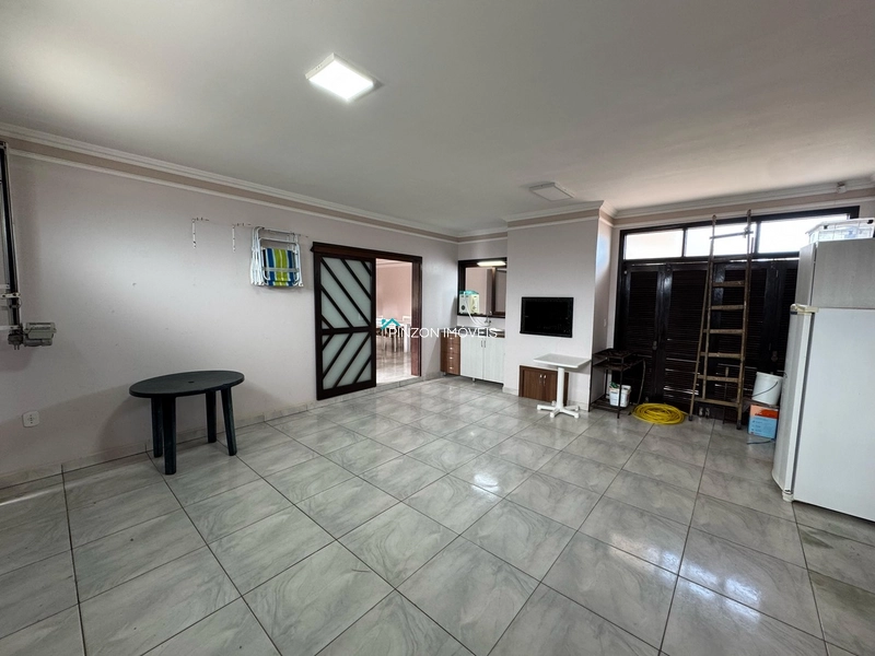 CASA COM PISCINA A 150M DO MAR: 13ª foto da galeria de imagens do imóvel
