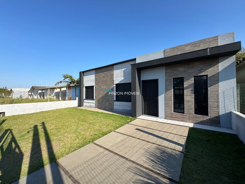 CASA COM PISCINA EM ATLÂNTIDA SUL: 1ª foto da galeria de imagens do imóvel