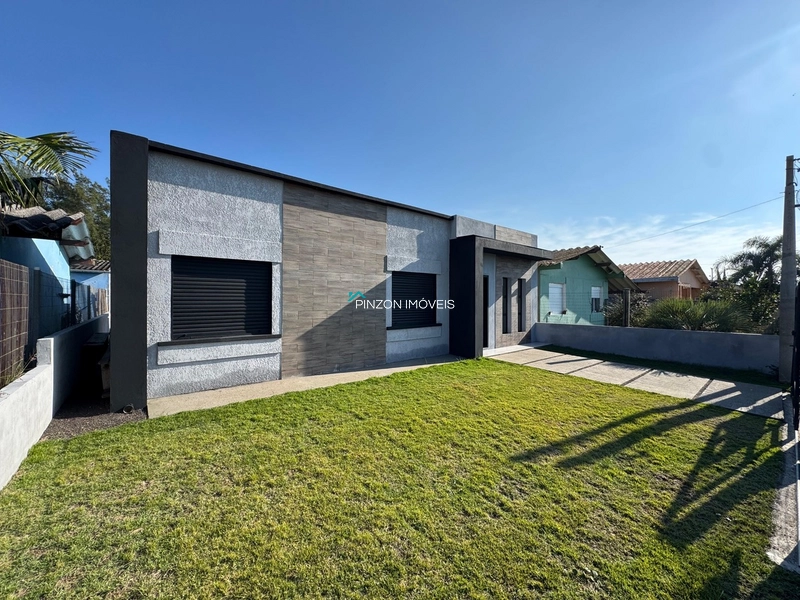 CASA COM PISCINA EM ATLÂNTIDA SUL: 2ª foto da galeria de imagens do imóvel