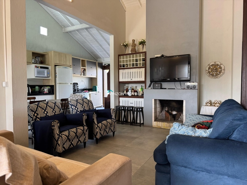 CASA COM PISCINA EM MARIÁPOLIS: 6ª foto da galeria de imagens do imóvel