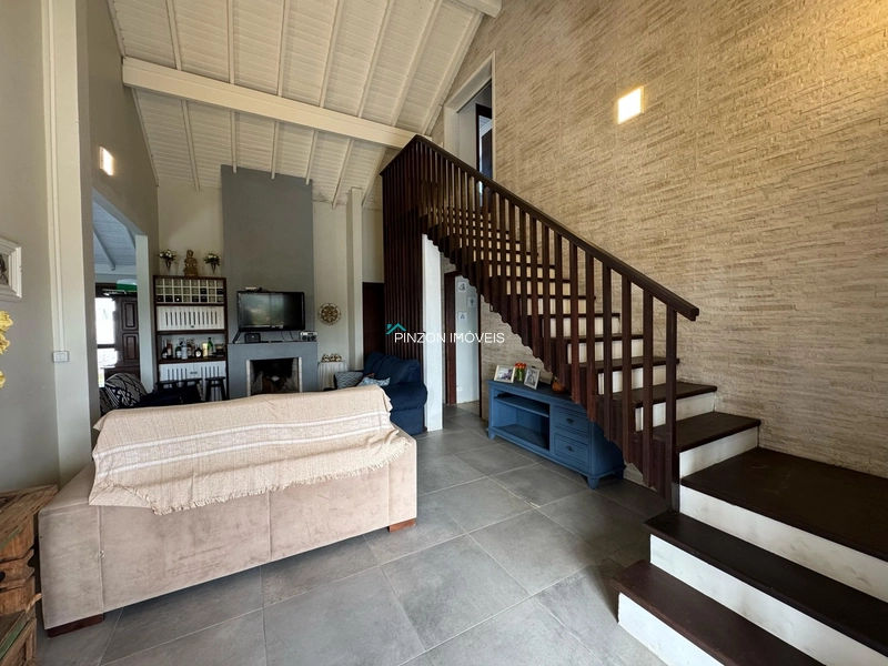 CASA COM PISCINA EM MARIÁPOLIS: 7ª foto da galeria de imagens do imóvel