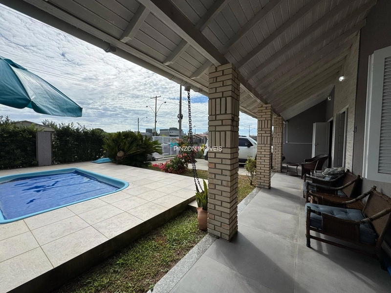 CASA COM PISCINA EM MARIÁPOLIS: 3ª foto da galeria de imagens do imóvel