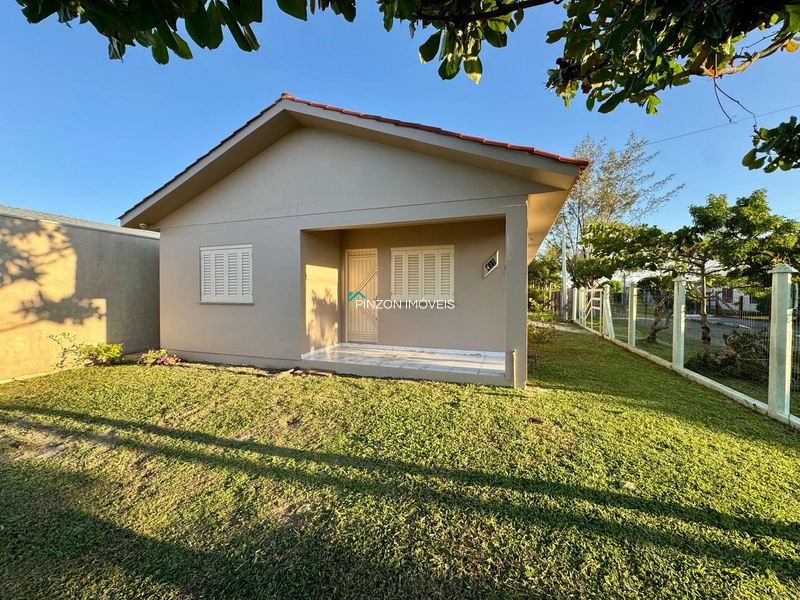 CASA NA AV. ATLÂNTIDA PRÓXIMA DA PRAIA: 1ª foto da galeria de imagens do imóvel