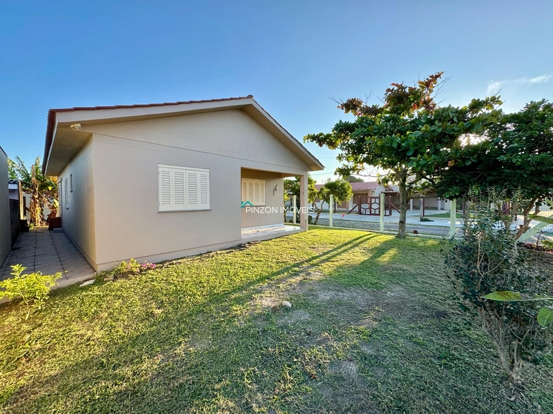 CASA NA AV. ATLÂNTIDA PRÓXIMA DA PRAIA: 2ª foto da galeria de imagens do imóvel
