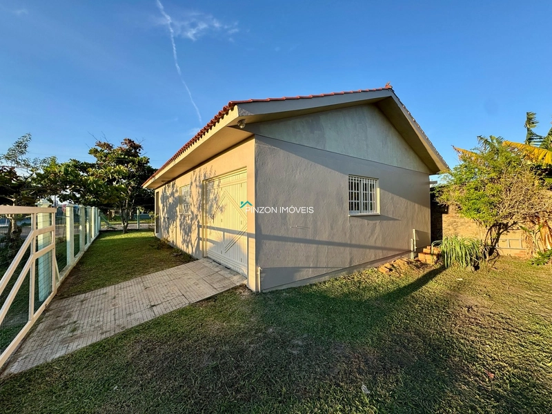 CASA NA AV. ATLÂNTIDA PRÓXIMA DA PRAIA: 5ª foto da galeria de imagens do imóvel