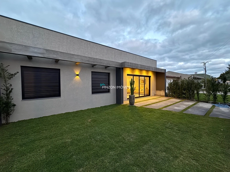 CASA COM PISCINA PRÓXIMA DA PRAIA: 3ª foto da galeria de imagens do imóvel