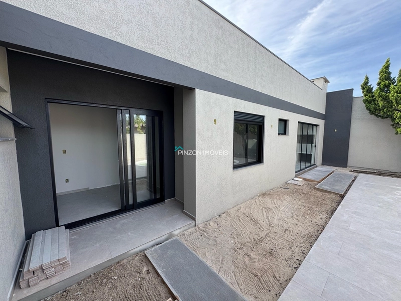 CASA COM PISCINA A 400 METROS DA PRAIA: 6ª foto da galeria de imagens do imóvel