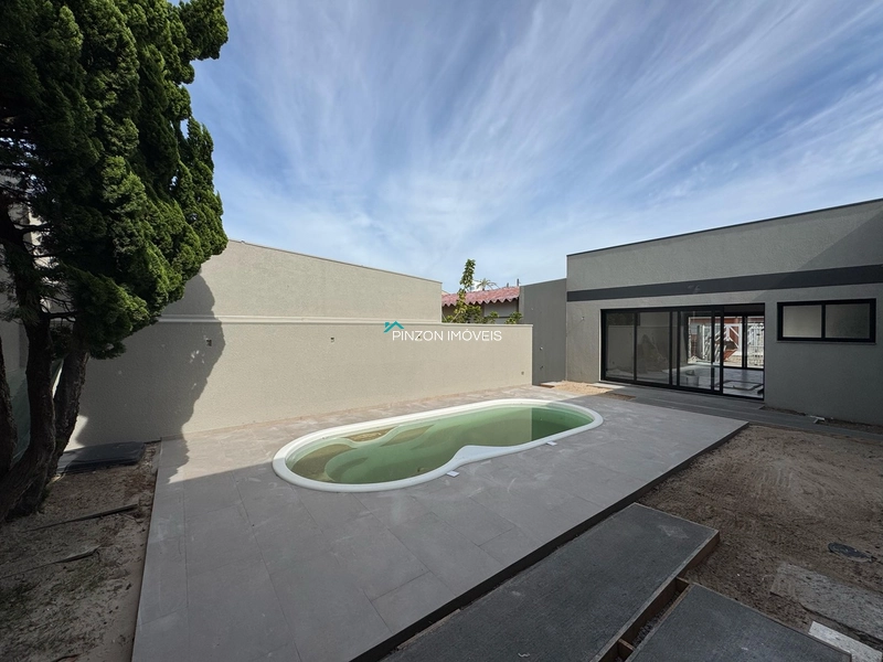 CASA COM PISCINA A 400 METROS DA PRAIA: 5ª foto da galeria de imagens do imóvel