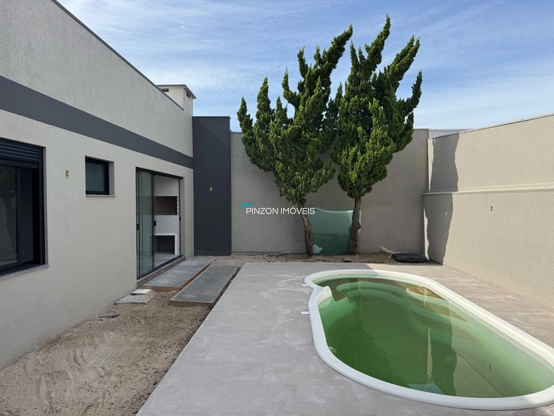 CASA COM PISCINA A 400 METROS DA PRAIA: 4ª foto da galeria de imagens do imóvel