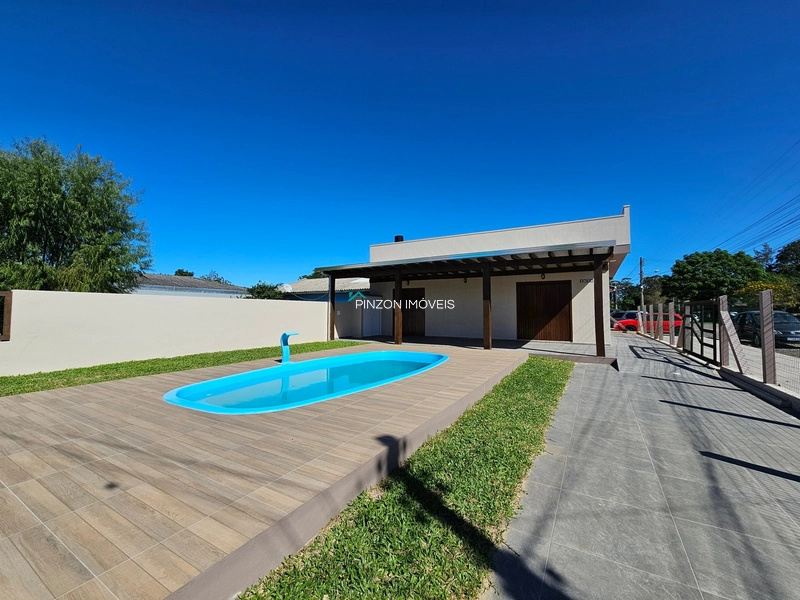 CASA COM PISCINA EM ARROIO DO SAL: 2ª foto da galeria de imagens do imóvel
