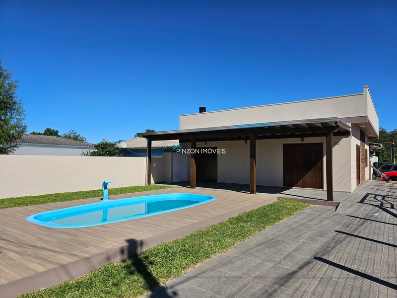 CASA COM PISCINA EM ARROIO DO SAL: 1ª foto da galeria de imagens do imóvel