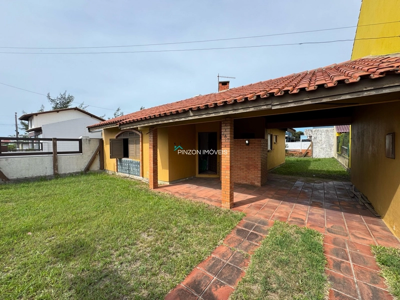 CASA NA AVENIDA SAQUAREMA A 250 METROS DA PRAIA: 1ª foto da galeria de imagens do imóvel